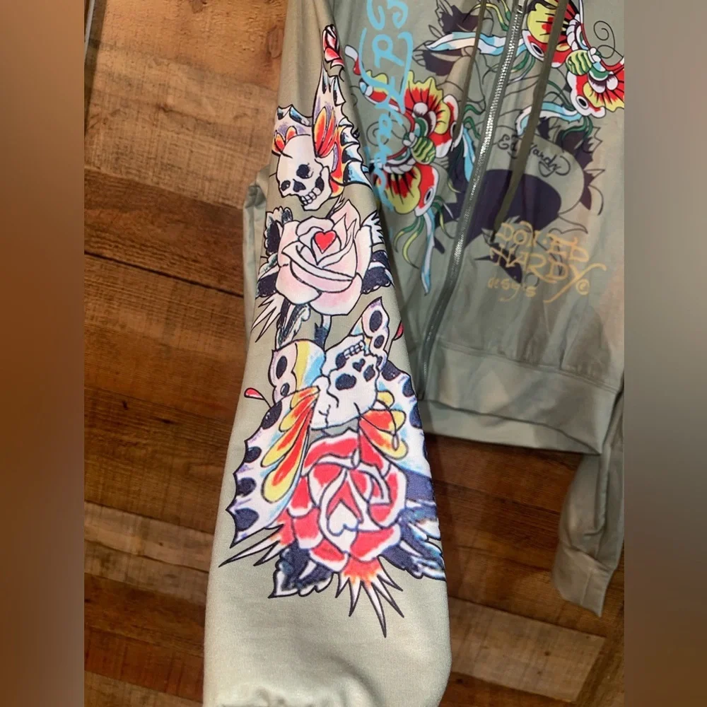 Skulls & Roses Jogging Suit Outfit - Picture 8 of 12